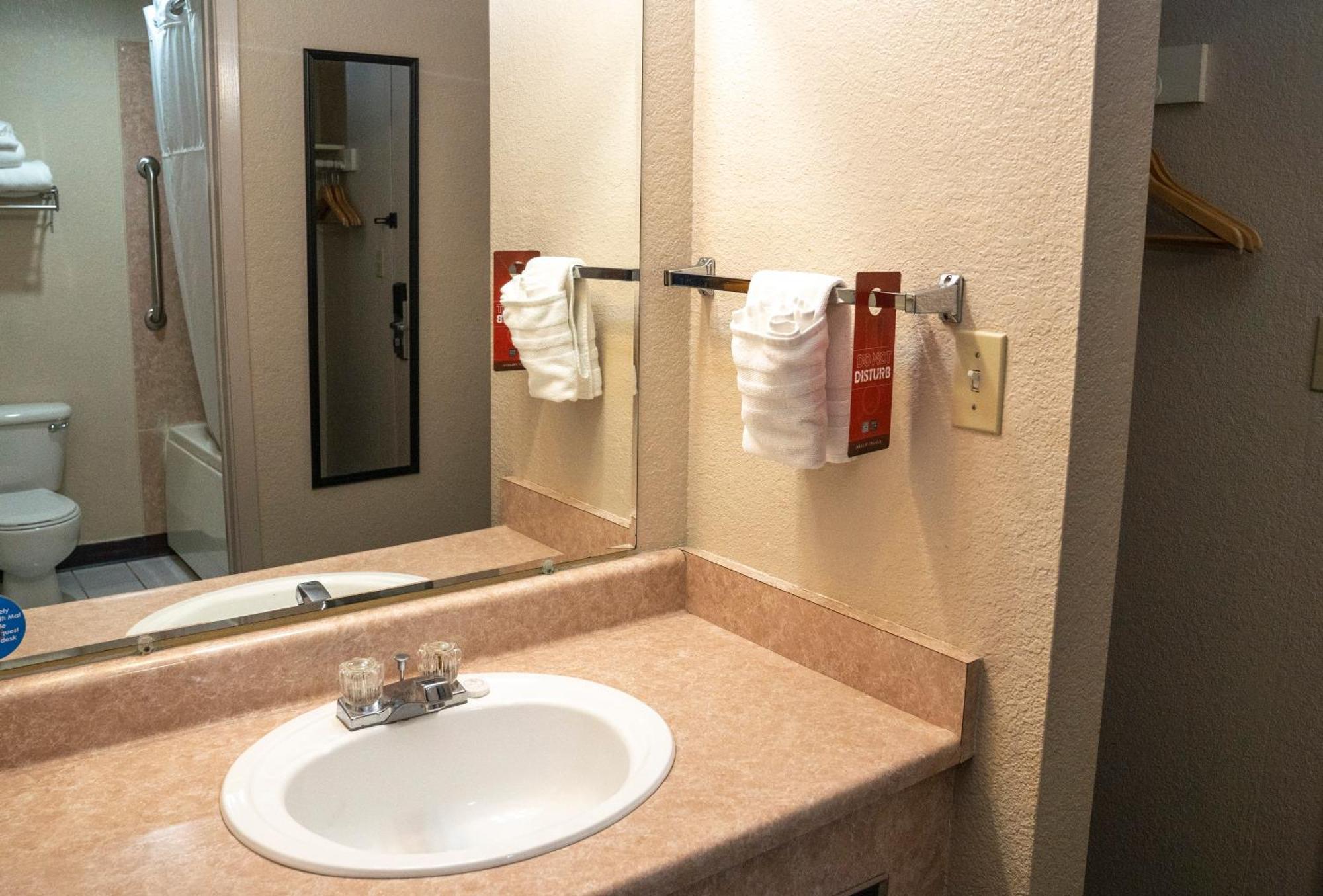 Americas Best Value Inn Lynnwood Ngoại thất bức ảnh