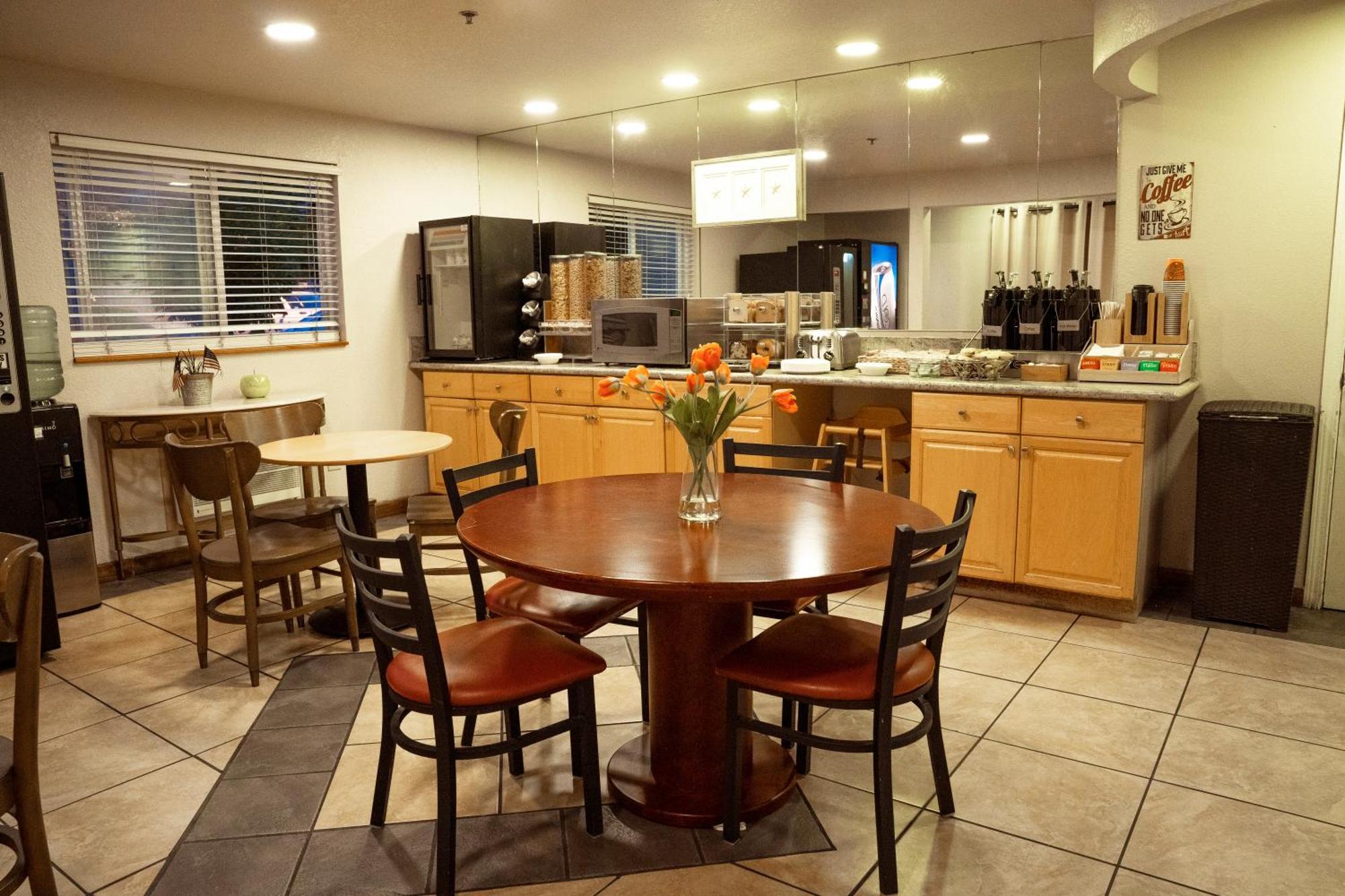Americas Best Value Inn Lynnwood Ngoại thất bức ảnh
